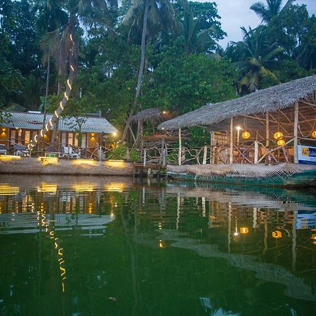 Aki Luna Lagoon Resort Hikkaduwa Exterior photo