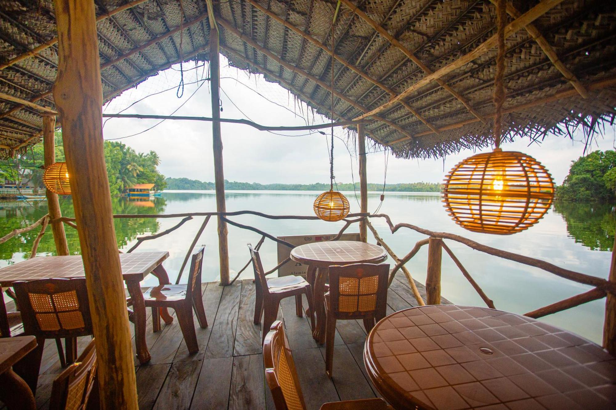 Aki Luna Lagoon Resort Hikkaduwa Exterior photo