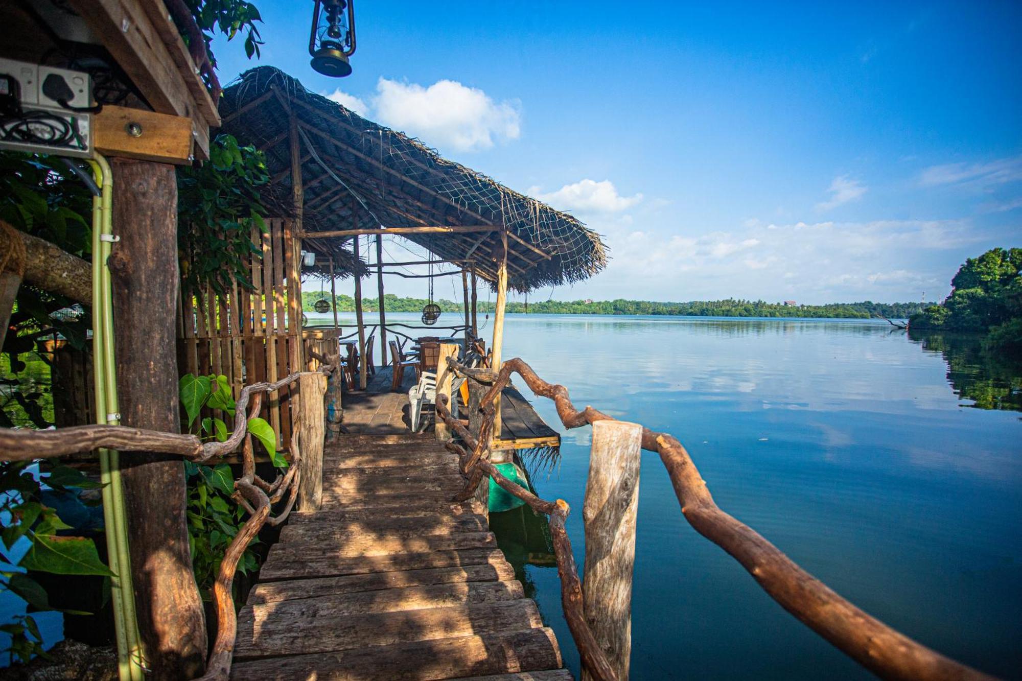 Aki Luna Lagoon Resort Hikkaduwa Exterior photo